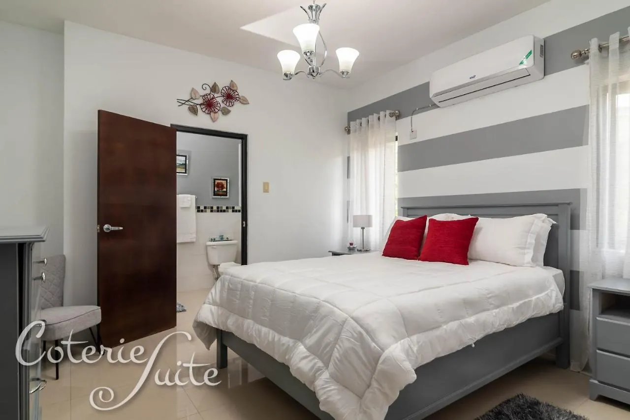 Coterie Suite - 4Br - Meadow Palms Apartment B12 Kingston