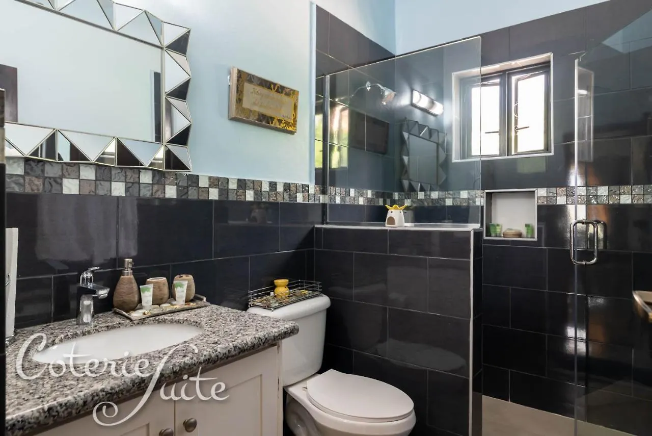 Coterie Suite - 4Br - Meadow Palms Apartment B12 Kingston